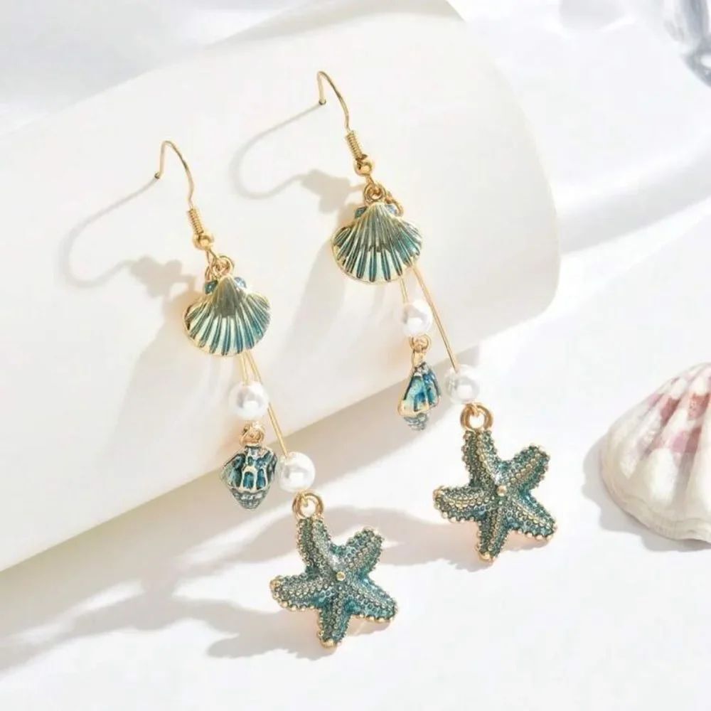 Blue Seashell Dangle Earrings A1366